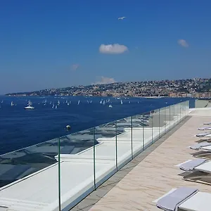 Otel Grand Vesuvio, Napoli
